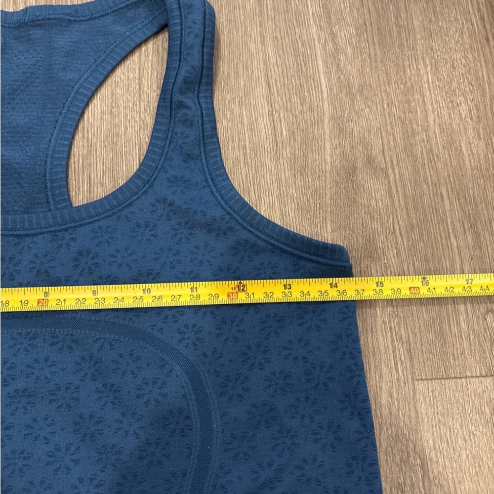 lululemon blue floral tank Top - Picture 6 of 7
